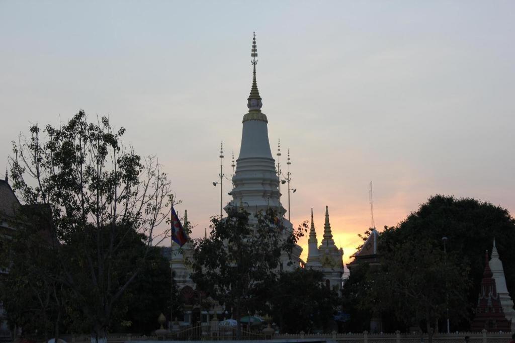 โรงแรมเลอ เปรสซิเดนท์ พนมเปญ ภายนอก รูปภาพ