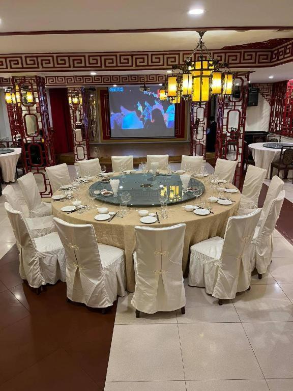 โรงแรมเลอ เปรสซิเดนท์ พนมเปญ ภายนอก รูปภาพ