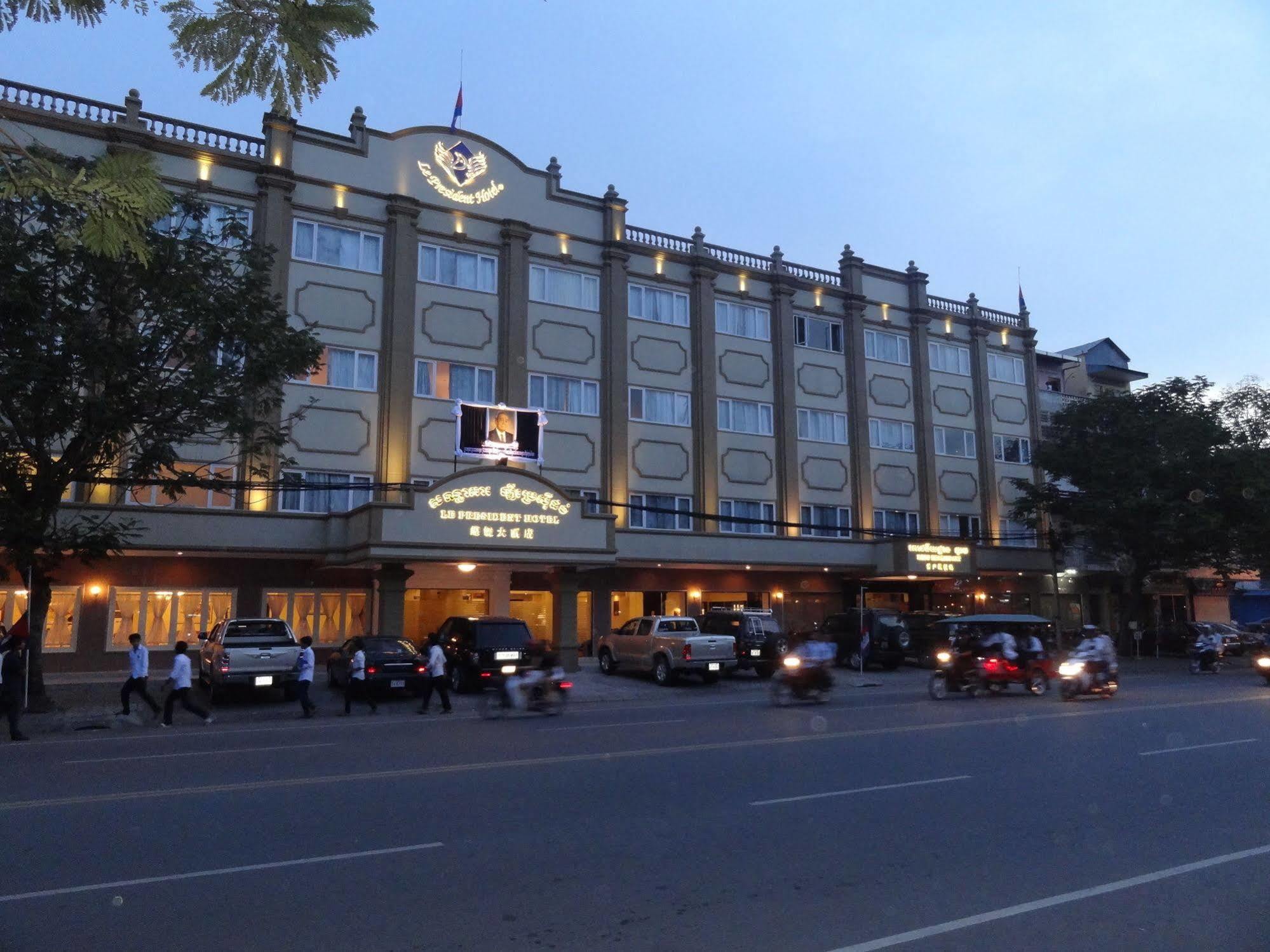 โรงแรมเลอ เปรสซิเดนท์ พนมเปญ ภายนอก รูปภาพ